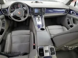 2013 Porsche Panamera S z VIN WP0AB2A76DL060102, wystawiony jako Copart lot #55349795 z przebiegiem 108 928 mil mil oraz Szkoda całkowita • Salvage title. Historia ofert i sprzedaży dostępna na DreamBid. Obrazek 8.