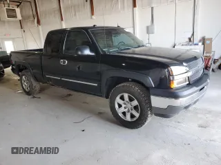 2005 Chevrolet Silverado 1500 Z71 z VIN 1GCEK19B75Z241454, wystawiony jako Copart lot #52154325 z przebiegiem 203 436 mil mil oraz Szkoda całkowita • Salvage title. Historia ofert i sprzedaży dostępna na DreamBid. Obrazek 4.