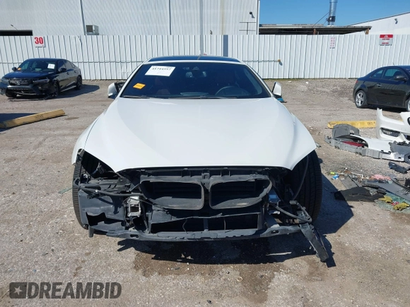 2014 BMW 6 Series 650i xDrive with VIN WBA6B4C5XED099197, listed as a IAAI auction lot 41744557 with 174,613 mi miles. Bid and sale history available at carsss.com. Image 13.