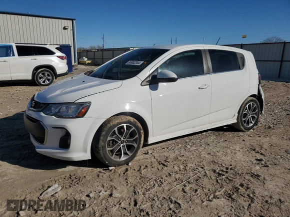 2018 Chevrolet Sonic LT z VIN 1G1JD6SH0J4131575, wystawiony jako Copart lot #86982344 z przebiegiem 81 862 mil mil oraz Szkoda całkowita • Salvage title. Historia ofert i sprzedaży dostępna na DreamBid. Obrazek 1.