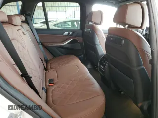 2025 BMW X5 xDrive40i z VIN 5UX23EU03S9Z14103, wystawiony jako Copart lot #56754705 z przebiegiem 2 983 mil mil oraz Czysty tytuł • Clean title. Historia ofert i sprzedaży dostępna na DreamBid. Obrazek 11.