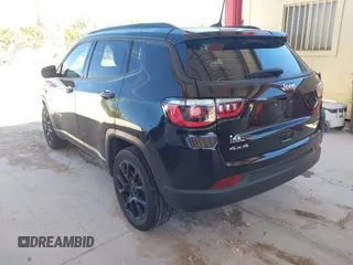 2022 Jeep Compass Latitude Lux z VIN 3C4NJDFB8NT127866, wystawiony jako IAAI lot #41859265 z przebiegiem 29 005 mil mil oraz . Historia ofert i sprzedaży dostępna na DreamBid. Obrazek 3.