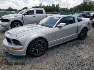 2006 Ford Mustang GT Deluxe z VIN 1ZVHT82H165193456, wystawiony jako Copart lot #70402844 z przebiegiem 150 388 mil mil oraz Nie do naprawy • Non repairable. Historia ofert i sprzedaży dostępna na DreamBid. Obrazek 1.