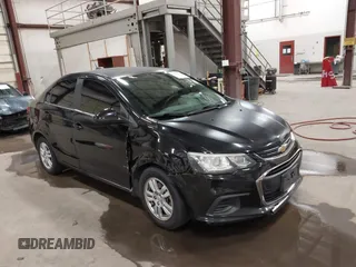 2017 Chevrolet Sonic LS z VIN 1G1JB5SH1H4168886, wystawiony jako IAAI lot #42243731 z przebiegiem 139 365 mil mil oraz . Historia ofert i sprzedaży dostępna na DreamBid. Obrazek 1.