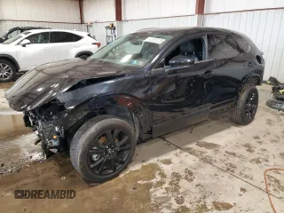 2024 Mazda CX-30 Premium z VIN 3MVDMBDY4RM689826, wystawiony jako Copart lot #43533135 z przebiegiem 10 372 mil mil oraz Szkody całkowita. Historia ofert i sprzedaży dostępna na DreamBid. Obrazek 1.