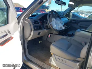 2011 Chevrolet Avalanche LTZ with VIN 3GNMCGE01BG331489, listed as a IAAI auction lot 40914760 with 1 mi miles. Bid and sale history available at carsss.com. Image 5.