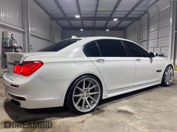 2010 BMW 7 Series 750Li z VIN WBAKB8C58ACY64395, wystawiony jako Copart lot #46757005 z przebiegiem 137 375 mil mil oraz Szkoda całkowita • Salvage title. Historia ofert i sprzedaży dostępna na DreamBid. Obrazek 4.