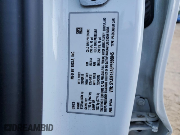 2023 Tesla Model 3 z VIN 5YJ3E1EA9PF656845, wystawiony jako Copart lot #53199405 z przebiegiem Nie podano mil oraz Szkoda całkowita • Salvage title. Historia ofert i sprzedaży dostępna na DreamBid. Obrazek 12.