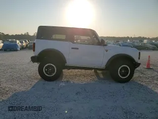 2023 Ford Bronco z VIN 1FMDE5CP6PLB70070, wystawiony jako Copart lot #73353684 z przebiegiem 6 810 mil mil oraz Czysty tytuł • Clean title. Historia ofert i sprzedaży dostępna na DreamBid. Obrazek 14.