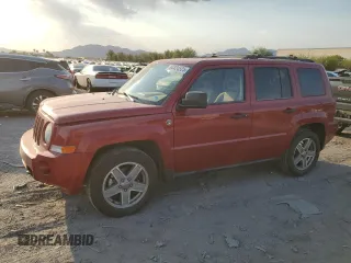2008 Jeep Patriot Sport z VIN 1J8FF28WX8D526792, wystawiony jako Copart lot #64424525 z przebiegiem 122 825 mil mil oraz Szkoda całkowita • Salvage title. Historia ofert i sprzedaży dostępna na DreamBid. Obrazek 1.