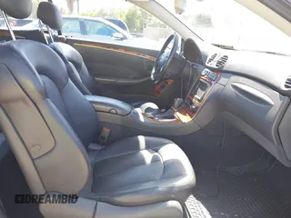 2004 Mercedes-Benz CLK 500 z VIN WDBTK75G24T009579, wystawiony jako IAAI lot #42313638 z przebiegiem 151 536 mil mil oraz . Historia ofert i sprzedaży dostępna na DreamBid. Obrazek 5.