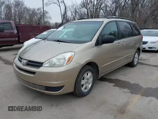 2004 Toyota Sienna CE with VIN 5TDZA23C94S043521, listed as a IAAI auction lot 41717330 with 369,802 mi miles. Bid and sale history available at carsss.com. Image 2.