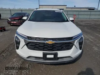 2025 Chevrolet Trax LT with VIN KL77LHE28SC026195, listed as a Copart auction lot 49676315 with 9,260 mi miles and Clean Title. Bid and sale history available at carsss.com. Image 5.
