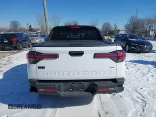 2024 Hyundai Santa Cruz SEL z VIN 5NTJCDAE2RH093666, wystawiony jako IAAI lot #41639659 z przebiegiem 28 599 mil mil oraz . Historia ofert i sprzedaży dostępna na DreamBid. Obrazek 17.