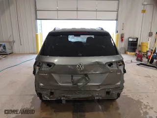 2018 Volkswagen Tiguan S with VIN 3VV1B7AX7JM106531, listed as a IAAI auction lot 41668403 with 119,885 mi miles. Bid and sale history available at carsss.com. Image 17.