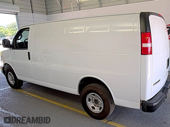 2020 Chevrolet Express Cargo z VIN 1GCWGAFG9L1253235, wystawiony jako IAAI lot #42580142 z przebiegiem 77 857 mil mil oraz . Historia ofert i sprzedaży dostępna na DreamBid. Obrazek 4.