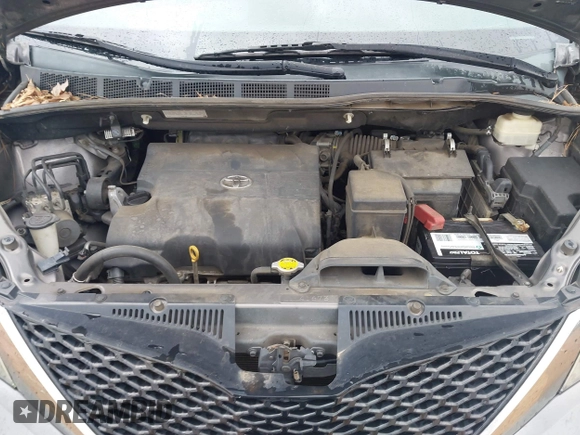 2011 Toyota Sienna SE with VIN 5TDXK3DC3BS143331, listed as a IAAI auction lot 41758043 with 215,490 mi miles. Bid and sale history available at carsss.com. Image 10.