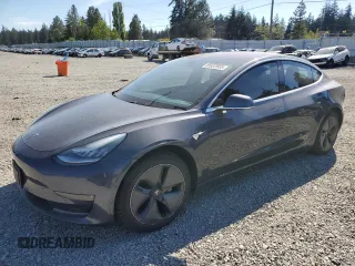 2019 Tesla Model 3 Mid Range z VIN 5YJ3E1EA5KF307447, wystawiony jako Copart lot #55832955 z przebiegiem 122 851 mil mil oraz Szkody całkowita. Historia ofert i sprzedaży dostępna na DreamBid. Obrazek 1.