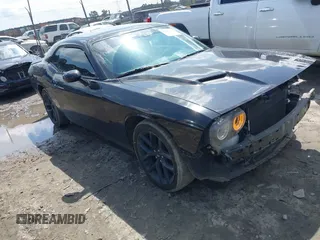 2019 Dodge Challenger SXT z VIN 2C3CDZAG3KH507625, wystawiony jako IAAI lot #41915138 z przebiegiem 125 619 mil mil oraz . Historia ofert i sprzedaży dostępna na DreamBid. Obrazek 1.