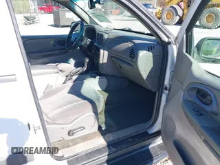 2004 Chevrolet TrailBlazer EXT LT with VIN 1GNET16S246147331, listed as a IAAI auction lot 40595061 with 223,984 mi miles. Bid and sale history available at carsss.com. Image 5.