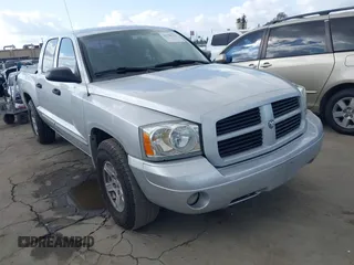 2006 Dodge Dakota SLT with VIN 1D7HE48N26S634019, listed as a IAAI auction lot 41558252 with 203,745 mi miles. Bid and sale history available at carsss.com. Image 1.