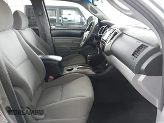2015 Toyota Tacoma PreRunner with VIN 3TMJU4GN3FM186933, listed as a IAAI auction lot 42105924 with 362,965 mi miles and . Bid and sale history available at DreamBid. Image 5.