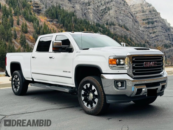 2018 GMC Sierra 2500HD SLT with VIN 1GT12TEY8JF232441, listed as a Copart auction lot 80102474 with 116,458 mi miles and Salvage Title. Bid and sale history available at carsss.com. Image 1.