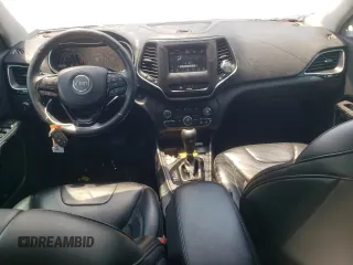 2019 Jeep Cherokee Latitude Plus z VIN 1C4PJLLB5KD406667, wystawiony jako Copart lot #62177795 z przebiegiem 131 822 mil mil oraz Szkoda całkowita • Salvage title. Historia ofert i sprzedaży dostępna na DreamBid. Obrazek 8.
