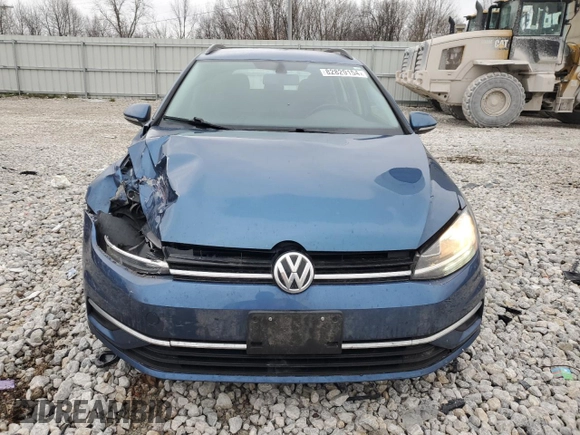 2019 Volkswagen Golf S z VIN 3VWY57AU5KM511344, wystawiony jako Copart lot #82829154 z przebiegiem 94 081 mil mil oraz Czysty tytuł • Clean title. Historia ofert i sprzedaży dostępna na DreamBid. Obrazek 5.