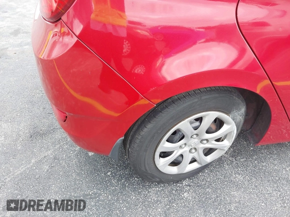 2013 Hyundai Accent GS z VIN KMHCT5AE2DU123126, wystawiony jako IAAI lot #40902043 z przebiegiem 97 822 mil mil oraz . Historia ofert i sprzedaży dostępna na DreamBid. Obrazek 12.