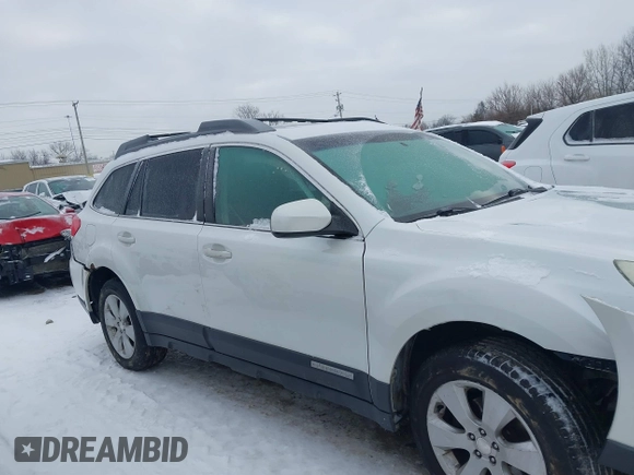 2010 Subaru Outback Premium All-Weather Anniversary z VIN 4S4BRCGC1A3333528, wystawiony jako IAAI lot #41269645 z przebiegiem 184 858 mil mil oraz . Historia ofert i sprzedaży dostępna na DreamBid. Obrazek 13.