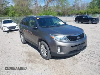 2015 Kia Sorento LX with VIN 5XYKTCA63FG654739, listed as a IAAI auction lot 42081544 with 121,024 mi miles. Bid and sale history available at carsss.com. Image 1.