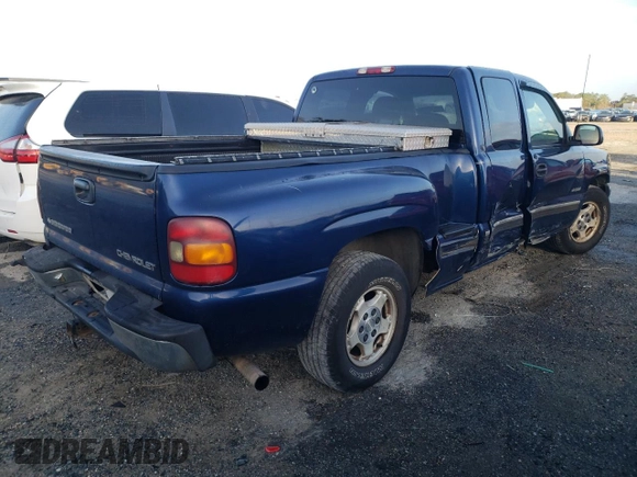 2000 Chevrolet Silverado 1500 with VIN 2GCEC19V8Y1352258, listed as a Copart auction lot 84738234 with 298,405 mi miles and Salvage Title. Bid and sale history available at carsss.com. Image 3.