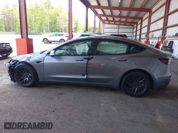 2025 Tesla Model 3 Long Range with VIN 5YJ3E1EB4SF943771, listed as a IAAI auction lot 42330181 with 3,533 mi miles and . Bid and sale history available at DreamBid. Image 13.
