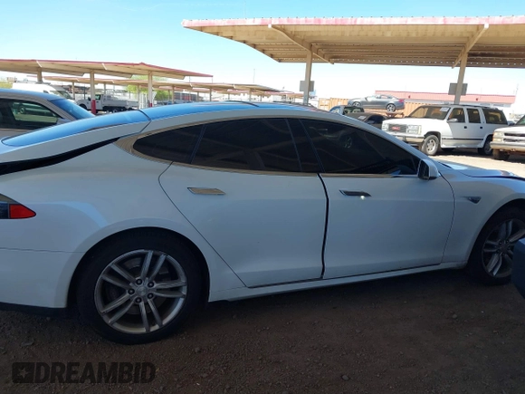 2013 Tesla Model S с VIN 5YJSA1CG8DFP22036, выставлен на аукционе IAAI как лот 41886249 с пробегом 125 477 миль миль и . История ставок и продаж доступна на DreamBid. Изображение 12.
