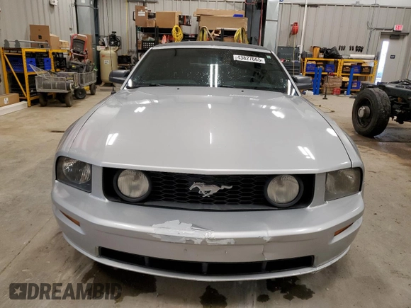 2005 Ford Mustang Deluxe with VIN 1ZVFT84N155208479, listed as a Copart auction lot 43827665 with 139,599 mi miles and Clean title. Bid and sale history available at DreamBid. Image 5.