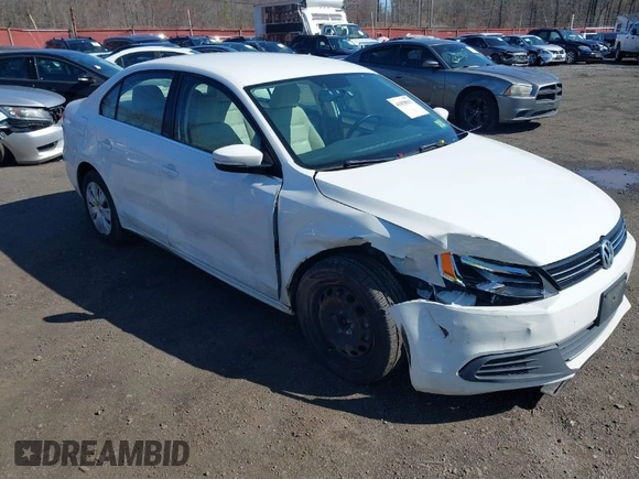 2013 Volkswagen Jetta Sedan SE with VIN 3VWDP7AJXDM373902, listed as a IAAI auction lot 41858011 with 153,974 mi miles. Bid and sale history available at carsss.com. Image 1.