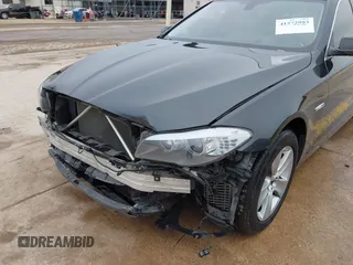 2013 BMW 5 Series 528i xDrive with VIN WBAXH5C50DDW15574, listed as a IAAI auction lot 41572993 with 59,188 mi miles. Bid and sale history available at carsss.com. Image 6.