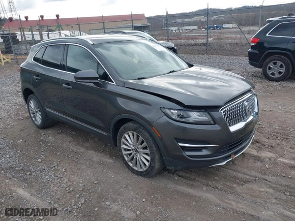 2019 Lincoln MKC Standard with VIN 5LMCJ1D92KUL08901, listed as a IAAI auction lot 41875156 with 77,880 mi miles. Bid and sale history available at carsss.com. Image 1.
