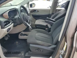 2017 Chrysler Pacifica Touring with VIN 2C4RC1DG6HR572039, listed as a Copart auction lot 58568105 with 190,405 mi miles and Salvage title. Bid and sale history available at DreamBid. Image 7.