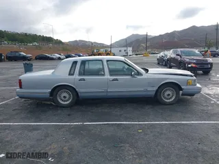 1993 Lincoln Town Car Executive with VIN 1LNLM81W6PY618899, listed as a IAAI auction lot 41566437 with 158,821 mi miles. Bid and sale history available at carsss.com. Image 13.