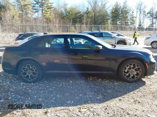 2016 Chrysler 300 S z VIN 2C3CCAGG4GH287737, wystawiony jako IAAI lot #41299711 z przebiegiem Nie podano mil oraz . Historia ofert i sprzedaży dostępna na DreamBid. Obrazek 13.