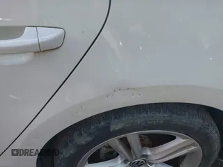 2014 Volkswagen Passat SEL Premium z VIN 1VWCN7A38EC069585, wystawiony jako IAAI lot #42236658 z przebiegiem 62 861 mil mil oraz . Historia ofert i sprzedaży dostępna na DreamBid. Obrazek 6.