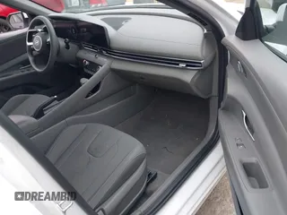 2024 Hyundai Elantra SEL z VIN KMHLM4DG6RU697014, wystawiony jako IAAI lot #42441346 z przebiegiem 28 771 mil mil oraz . Historia ofert i sprzedaży dostępna na DreamBid. Obrazek 5.