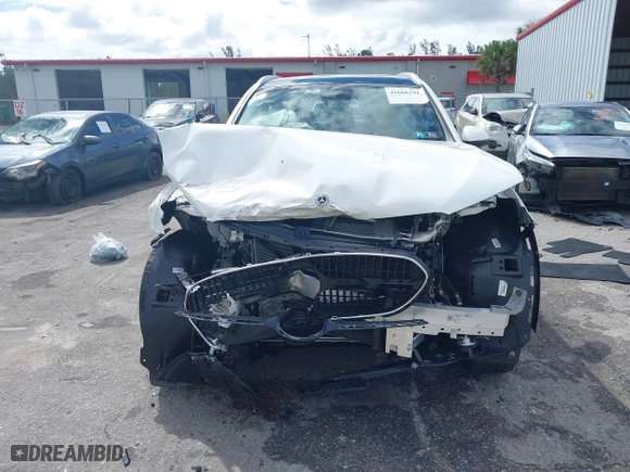 2025 Mercedes-Benz GLC with VIN W1NKM4HB3SF237083, listed as a IAAI auction lot 41666241 with 1 mi miles. Bid and sale history available at carsss.com. Image 6.