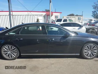 2019 Audi A8 z VIN WAU8DAF83KN006534, wystawiony jako IAAI lot #41712610 z przebiegiem 52 263 mil mil oraz . Historia ofert i sprzedaży dostępna na DreamBid. Obrazek 13.