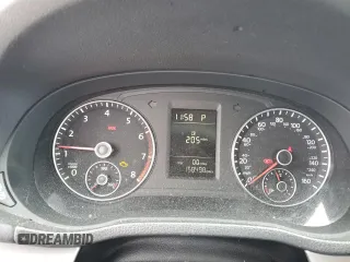 2014 Volkswagen Passat S z VIN 1VWAT7A30EC102382, wystawiony jako Copart lot #58178845 z przebiegiem 158 498 mil mil oraz Tytuł czysty. Historia ofert i sprzedaży dostępna na DreamBid. Obrazek 9.