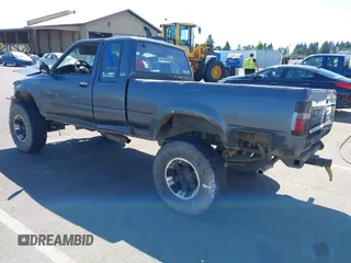 1990 Toyota Pickup SR5 z VIN JT4VN13G7L5019822, wystawiony jako IAAI lot #42194555 z przebiegiem 255 628 mil mil oraz . Historia ofert i sprzedaży dostępna na DreamBid. Obrazek 3.