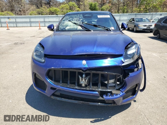 2023 Maserati Grecale Modena z VIN ZN682AVM4P7432217, wystawiony jako Copart lot #55184694 z przebiegiem 1417 mil mil oraz . Historia ofert i sprzedaży dostępna na DreamBid. Obrazek 5.