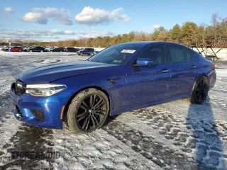 2018 BMW M5 z VIN WBSJF0C51JB282030, wystawiony jako Copart lot #88687145 z przebiegiem 44 046 mil mil oraz Szkody całkowita. Historia ofert i sprzedaży dostępna na DreamBid. Obrazek 1.